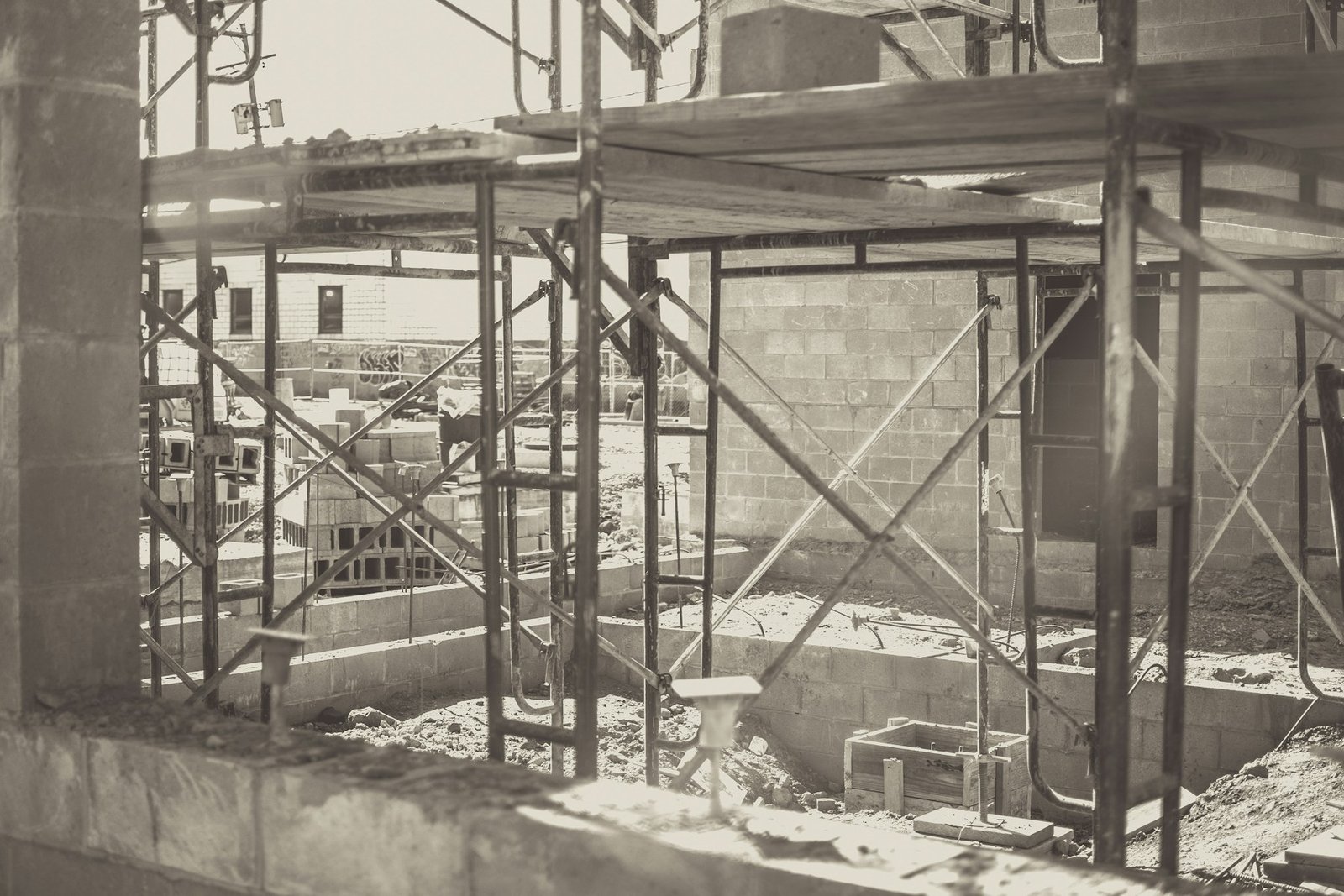 Zidărie și structură în lucru